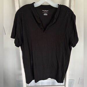 Men’s black tshirt